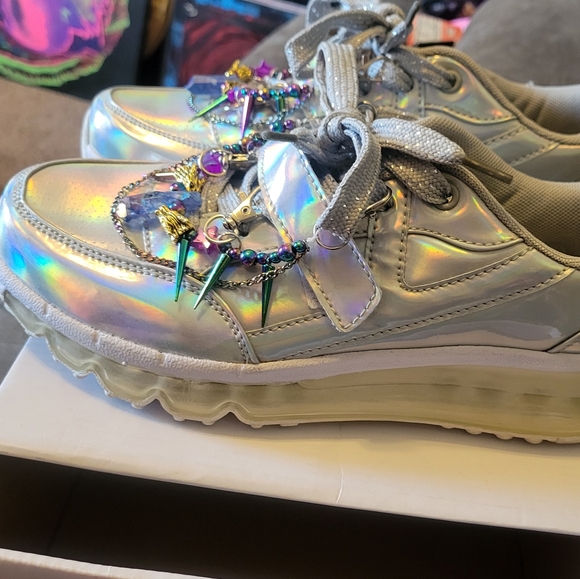 YRU dolls kill aire silver platform sneakers Space Alien Shoe Chain Charm 8 New - Picture 4 of 16